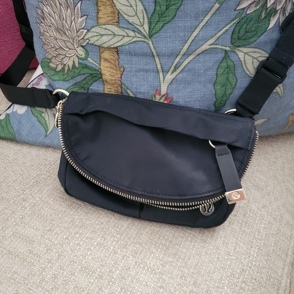 lululemon athletica Black Crossbody Sling Bag with Gold Hardware